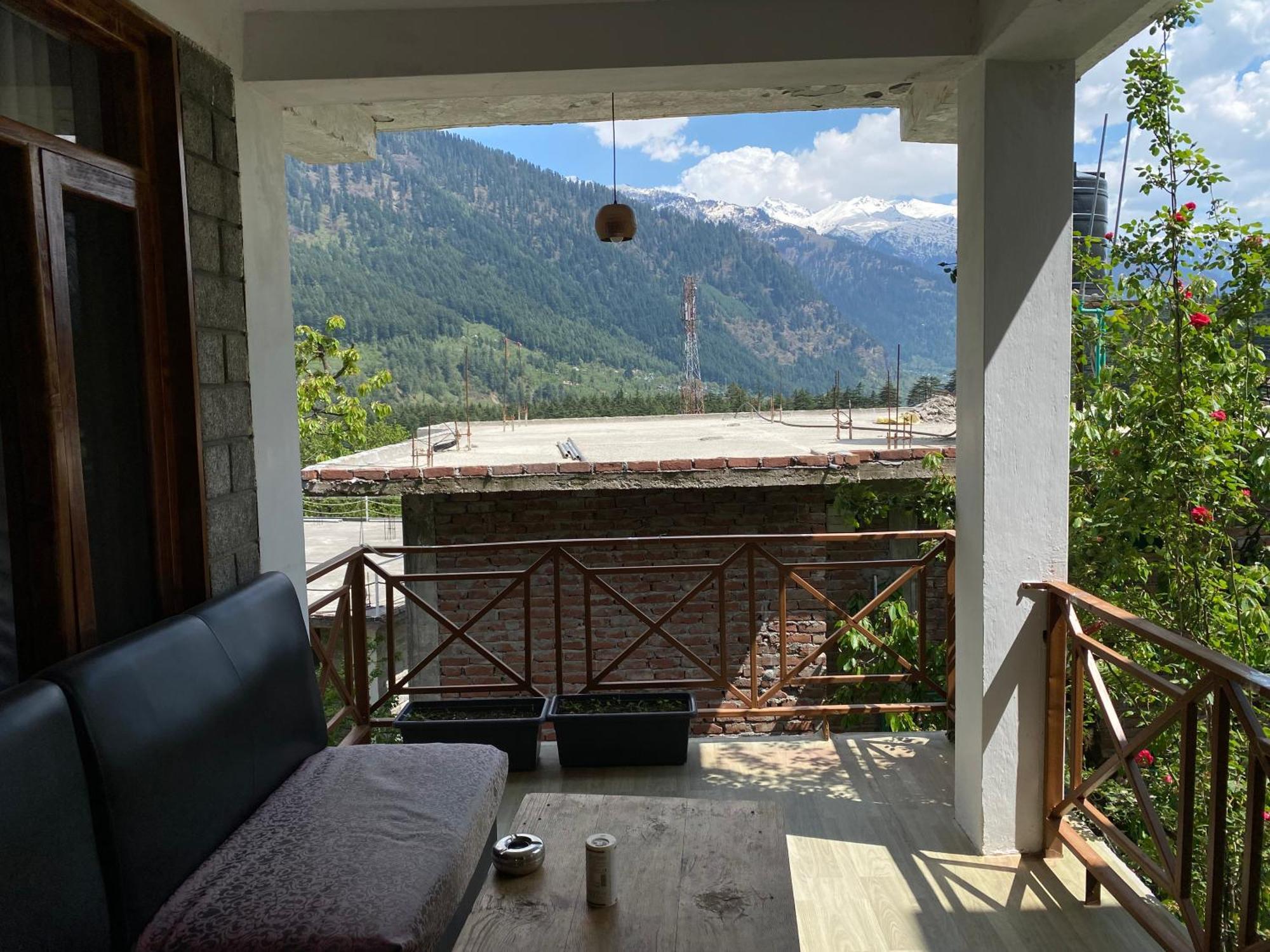Double Dutch, Old Manali (Himachal Pradesh)