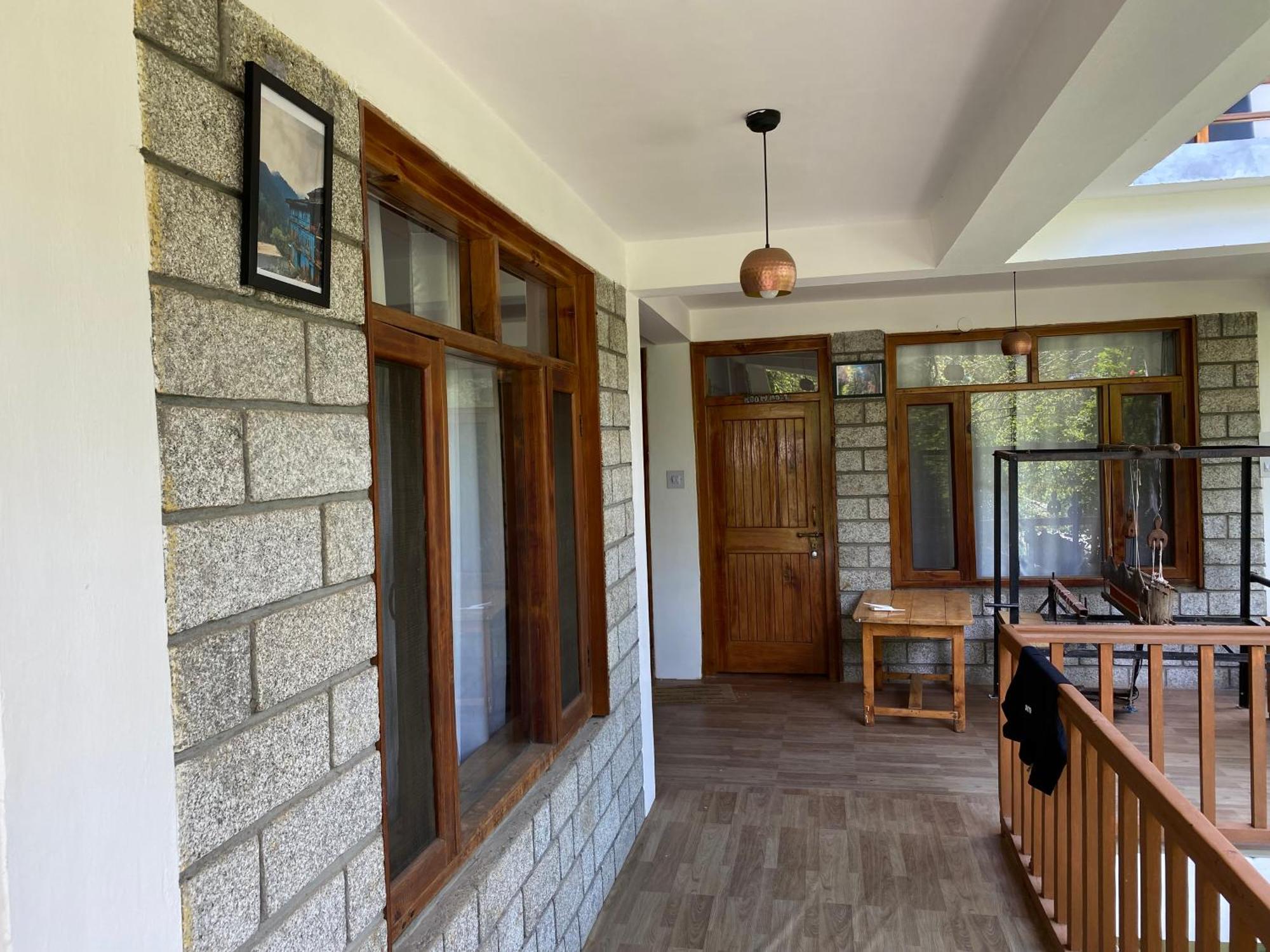 Homestay Double Dutch, Old