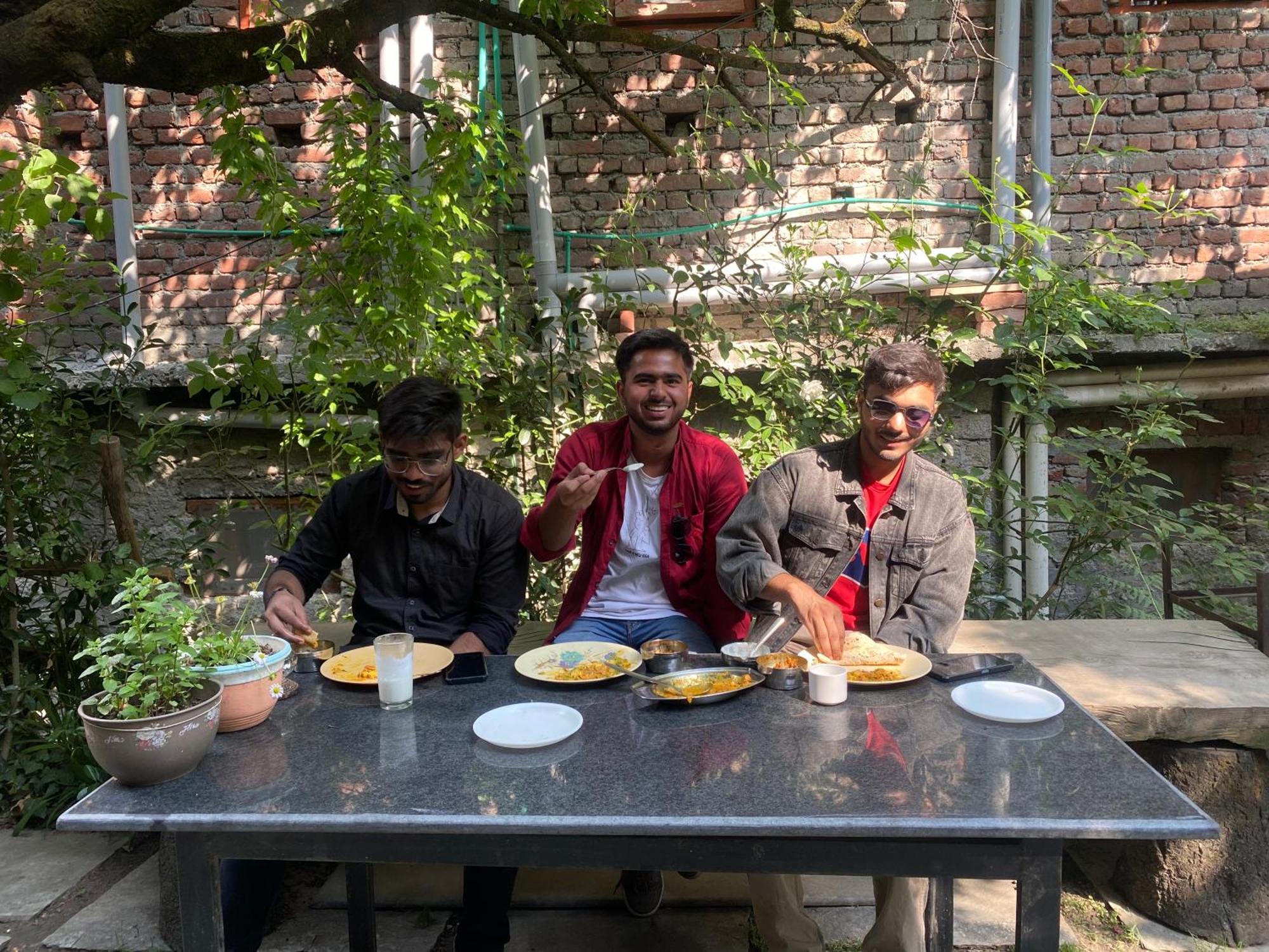 Double Dutch, Old * Manali (Himachal Pradesh)